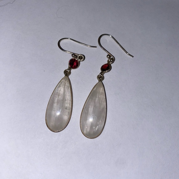 Garnet and selenite French hook earrings - Picture 6 of 6